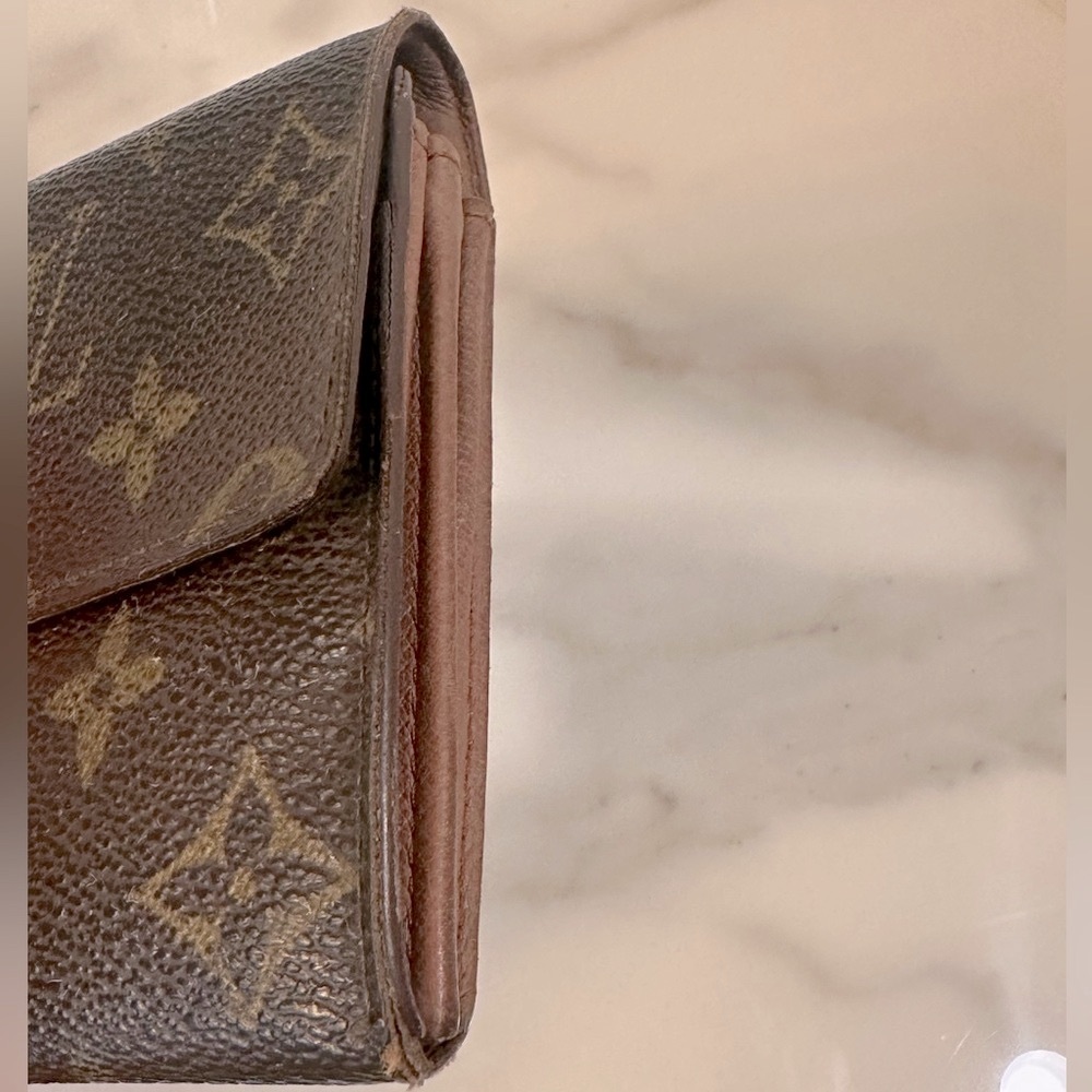 Louis Vuitton Monogram Sarah Wallet - Picture 8 of 16